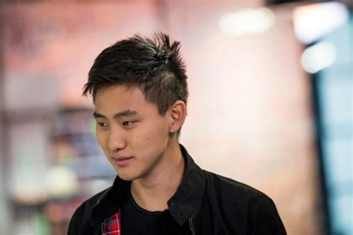 Alexandr Wang Age, Girlfriend, Wife, Children, Family, Biography & More » StarsUnfolded