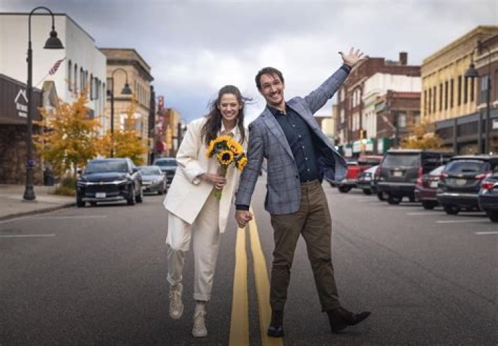 Who Is Analeigh Tipton Boyfriend Now? Her Dating Life Details