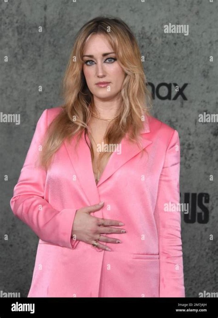 Ashley Johnson Star “Critical Role” Takes Legal Action Against Ex-boyfriend for Domestic Vi∅lence