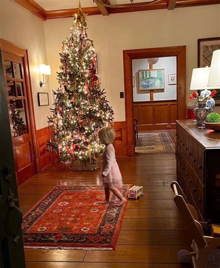 Ben Napier Shows Off Christmas Decorations After Weight Loss