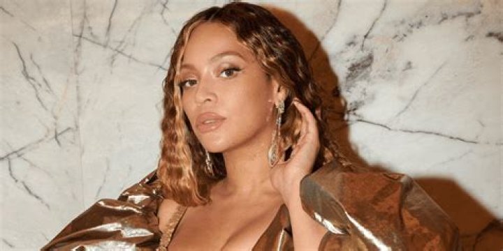Beyoncé's Champagne Chrome Nails Are a Sophisticated Twist on the Metallic Trend