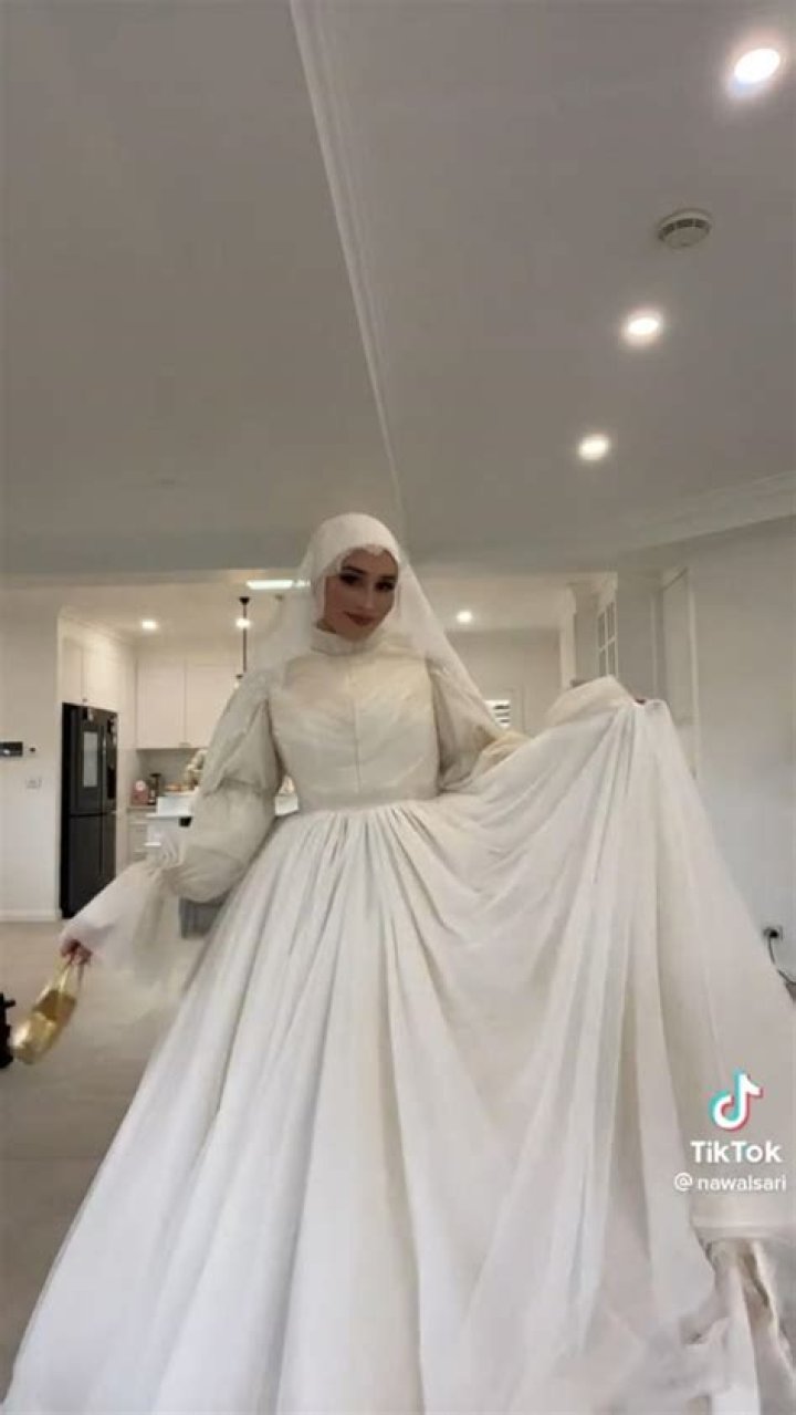 Bride-To-Be's Friends Can't Hide Disdain for Wedding Dress