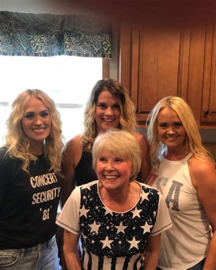 Carrie Underwood Siblings: Meet Shanna Means and Stephanie Shelton