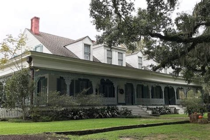 Chilling Photo Appears of Louisiana Plantation Ghost