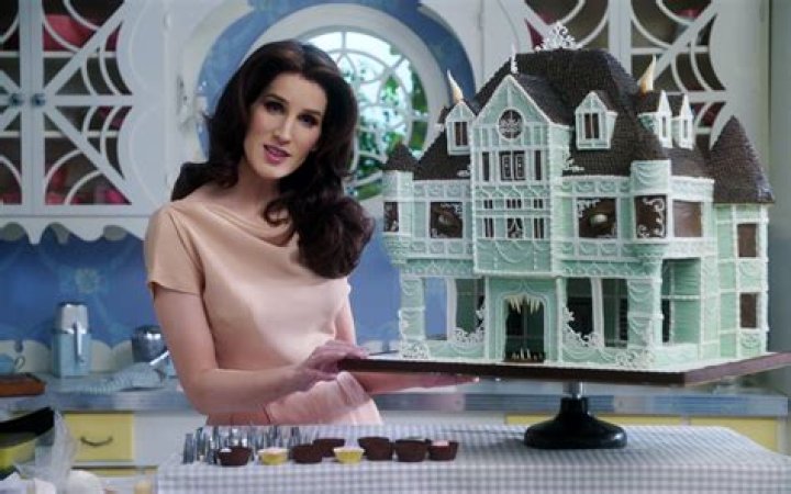 Christine McConnell Biography, Age, Wiki, Height, Weight, Boyfriend, Family & More