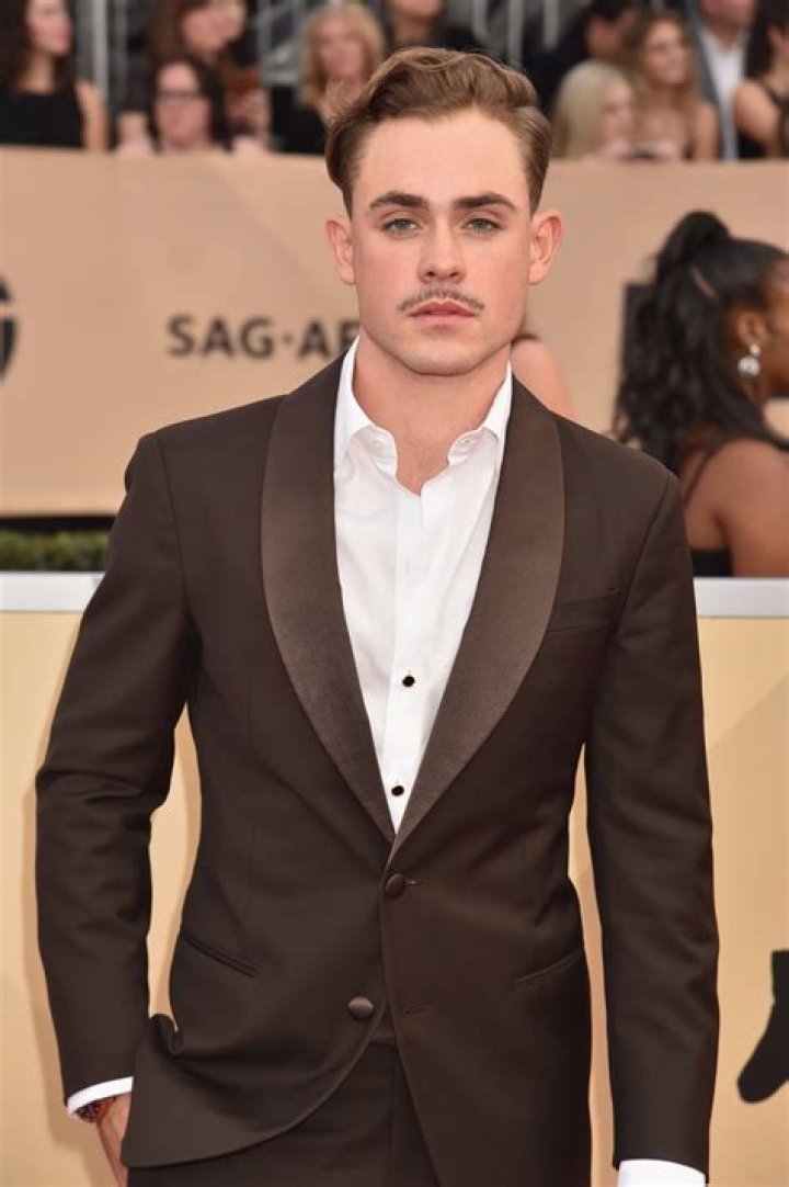 Dacre Montgomery wikipédia, biographie, épouse, origine, femme, nouveau compagnon, taille, enfant et plus