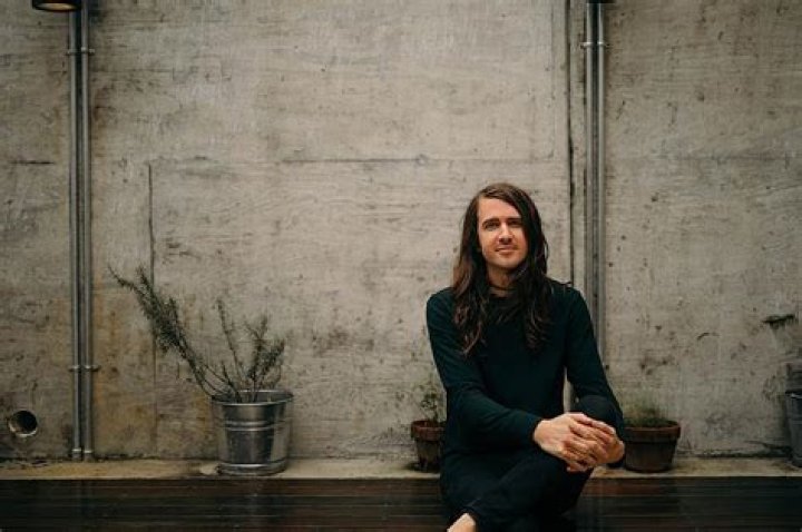 Derek Sanders Talks Solo EP 'My Rock and Roll Heart': Interview