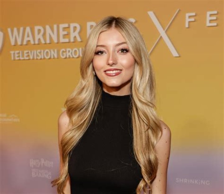 Emily Dobson Biography, Age, Wiki, Height, Weight, Boyfriend, Family & More