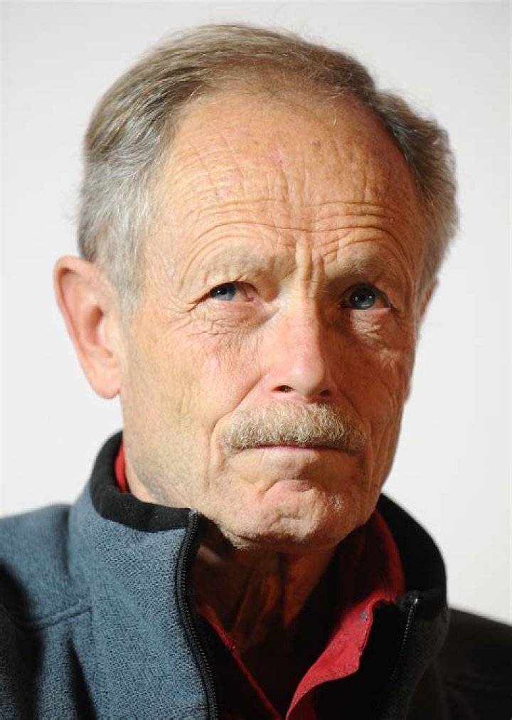 Erri De Luca wikipédia, biographie, épouse, origine, femme, nouveau compagnon, taille, enfant et plus