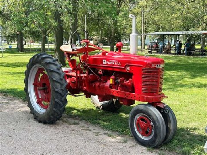 Farmall 400 HP, Price, Specs, Engine Oil Capacity & History 2022