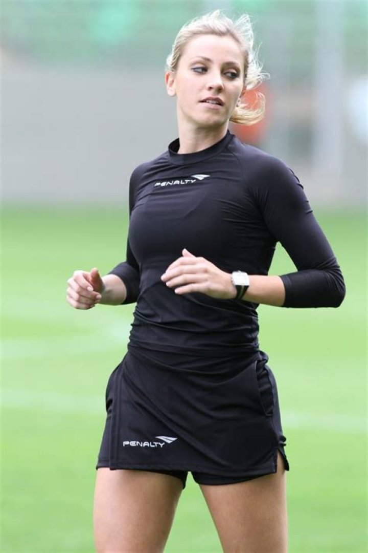 Fernanda Colombo (Referee) Biography, Age, Wiki, Height, Weight, Boyfriend, Family & More