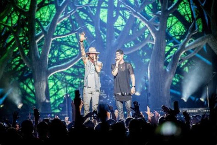 FLORIDA GEORGIA LINE Confirm Headline THE SMOOTH TOUR 2017 With Hip-Hop Icon NELLY And Breakout Star CHRIS LANE