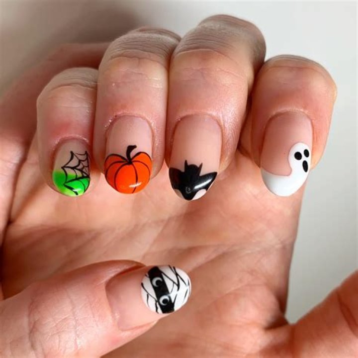 15 French Manis for Halloween With a Spooky-Chic Vibe