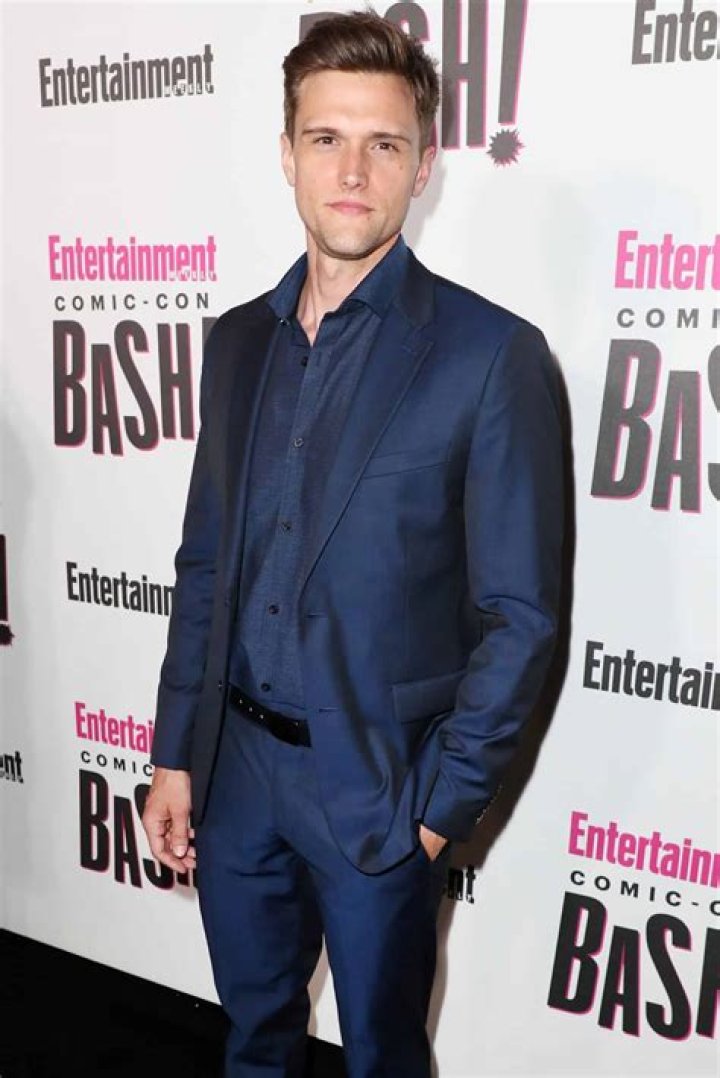 Hartley Sawyer's Biography - Height, Parents, Body, Gay?