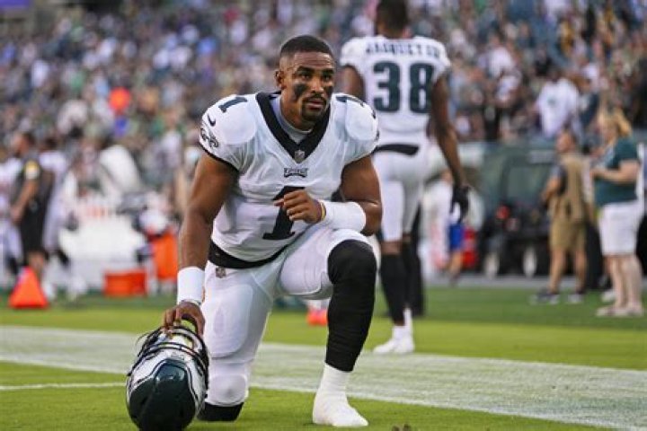 Is Bry Burrows, Girlfriend of Jalen Hurts? His Parents, Family, Salary & Jersey