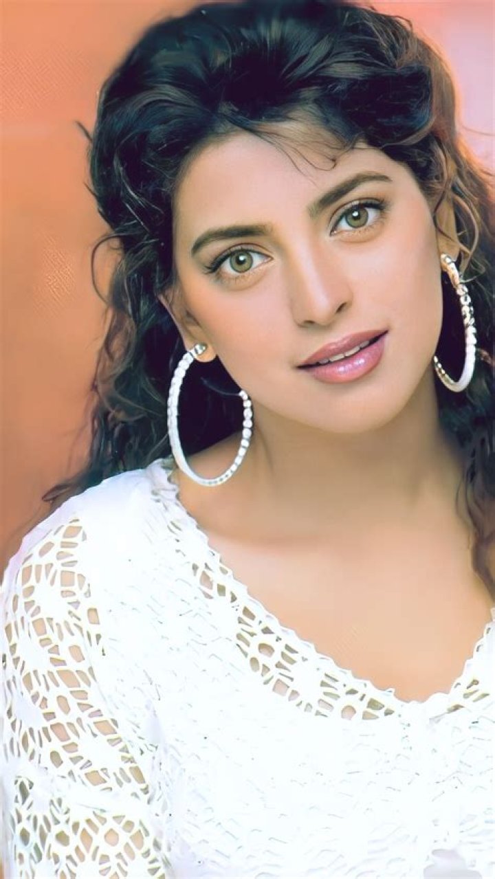 Juhi Chawla wikipédia, biographie, épouse, origine, mari, nouveau compagnon, taille, enfant et plus