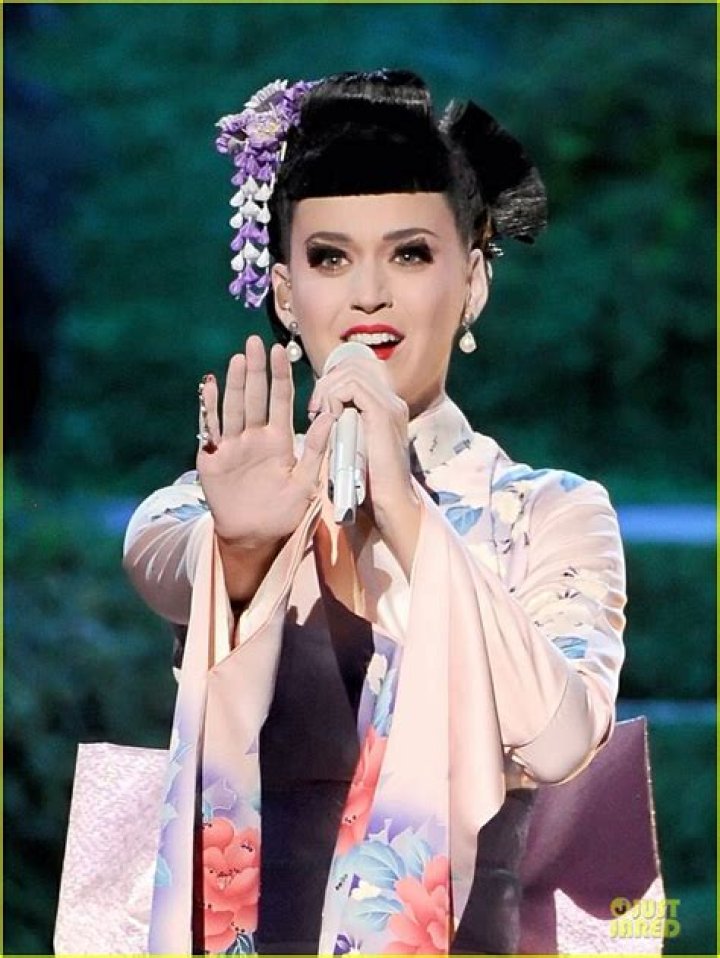 Katy Perry Accused of Racism With 2013 American Music Awards Performance