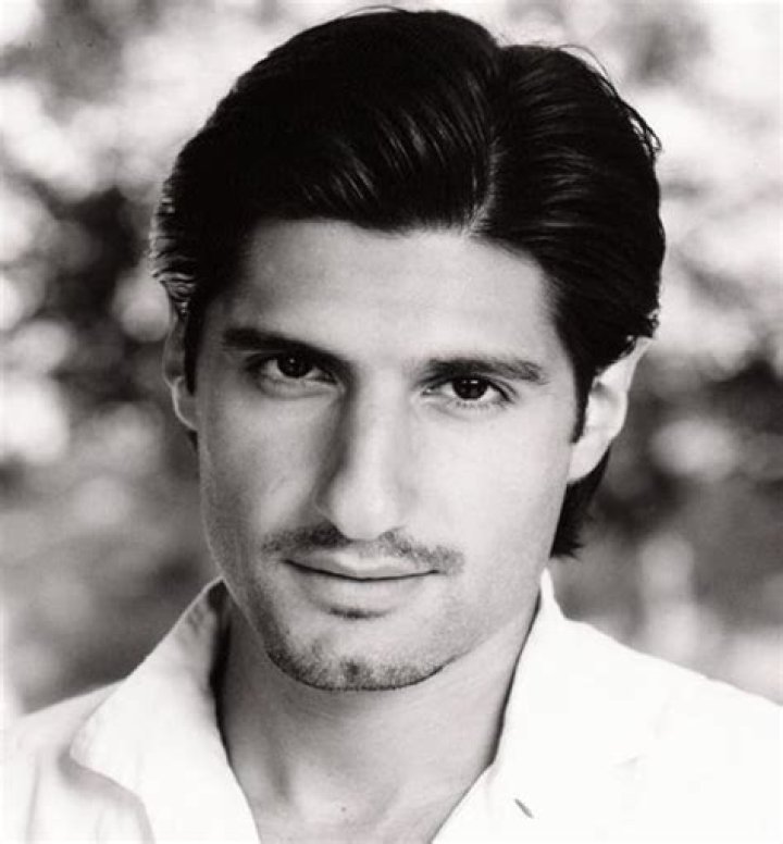 Kayvan Novak Ethnicity, Wikipedia, Wiki, Height, Wife, Instagram, Interview, Age