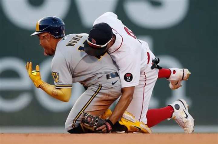 Kolten Wong Ethnicity, Wikipedia, Height, Parents, Wife, Age, Net Worth, Brother, Parents