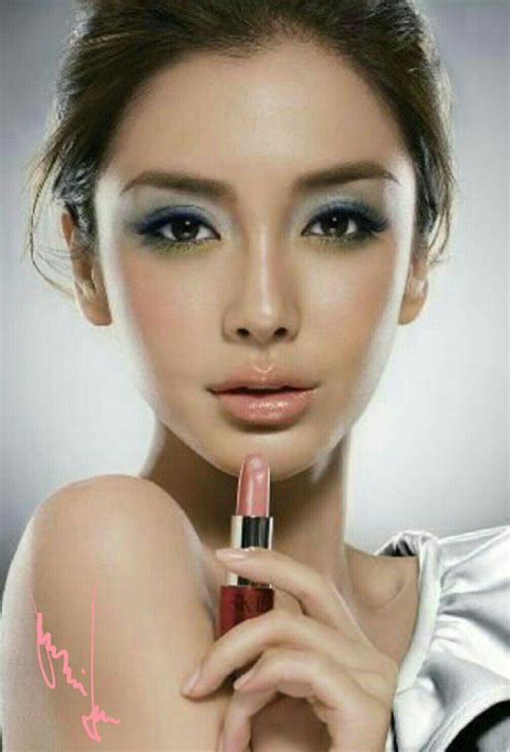 How to Do Asian Eye Makeup: 11 Tips and Tricks