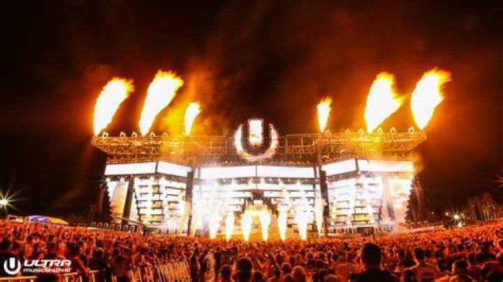But it wasn't long before Martin Garrix was on the stage again.