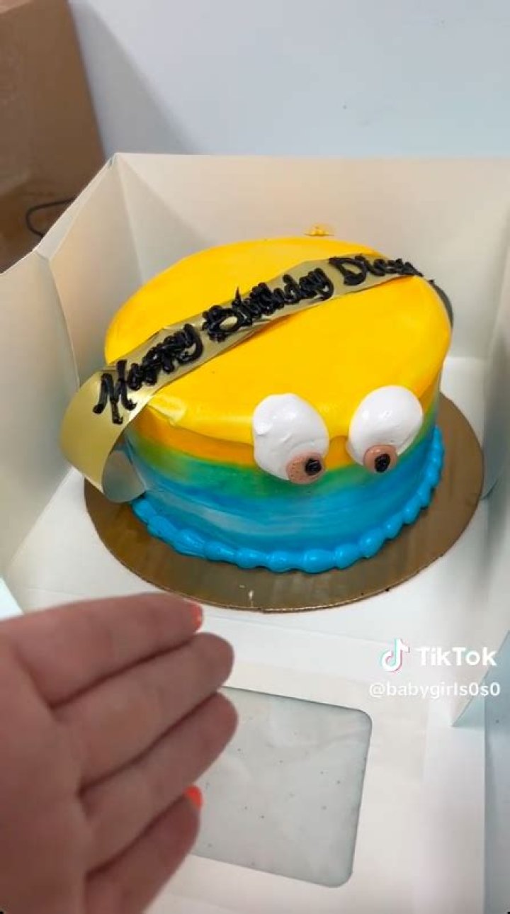 Mom Demands Explanation for Grocery Store's Minion Cake Fail