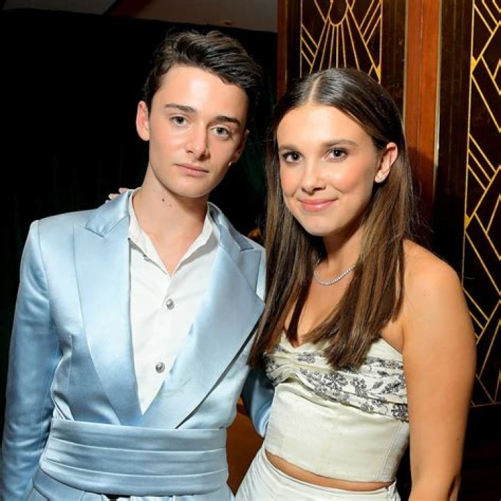 'Stranger Things' Star Noah Schnapp's Dating with Alleged Girlfriend and Career