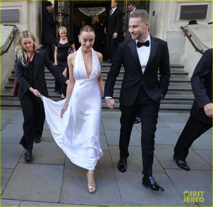 Phoebe Dynevor Boyfriend: Is She Dating Cameron Fuller?