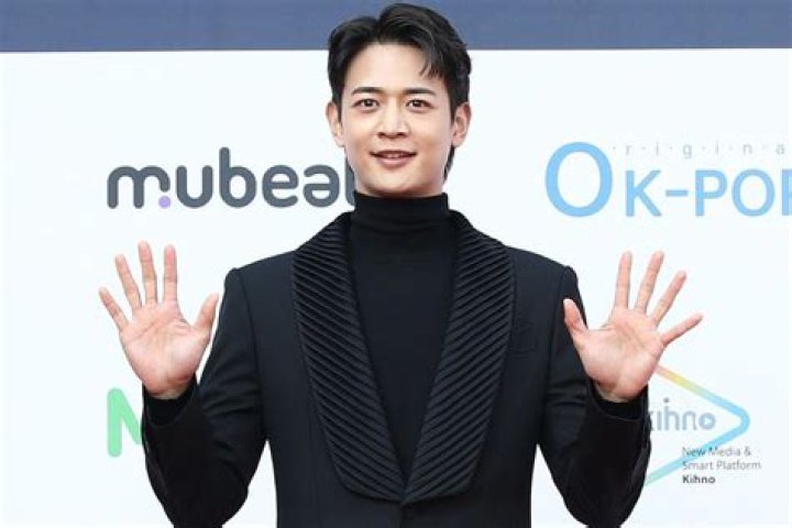 Husband on Reddit Claims Wife Loves SHINee K-Pop Star More