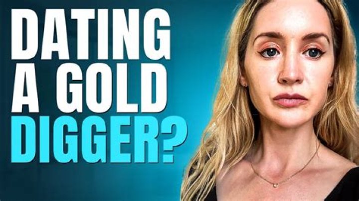 Man Who's With Girlfriend for 'Looks' Mad at 'Gold Digger' Remark