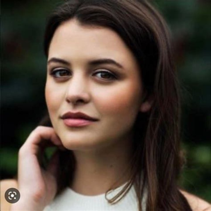 Sara Waisglass and Leighton Meester Are Celebrity Look Alike