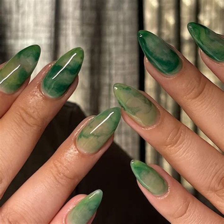18 Short Green Nail Ideas for Spring and Beyond