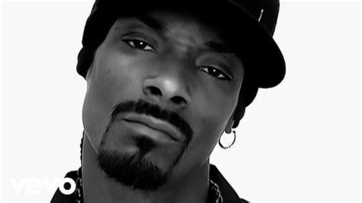 Snoop Dogg Feat. Pharrell Williams - 'Drop It Like It's Hot' 