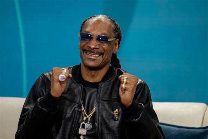 Snoop Dogg explains why he loves smoking with Seth Rogen so much