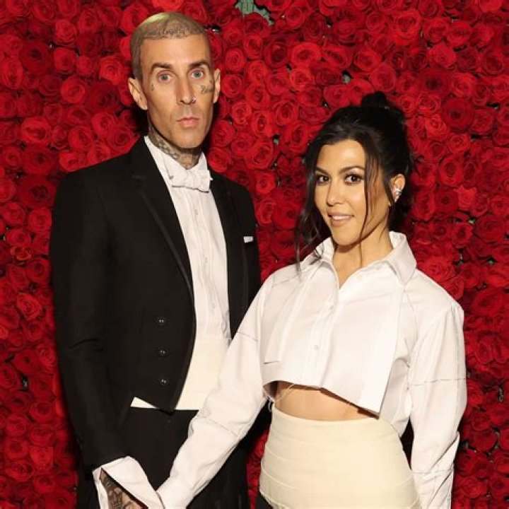 Travis Barker Rubs Kourtney Kardashian's Belly on Date: Photos