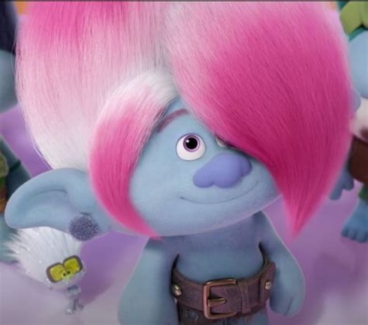 50 Cent trolls Floyd Mayweather's hair after Jake Paul steals his hat