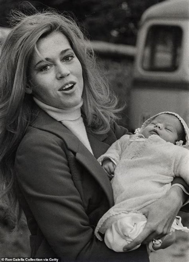 Vanessa Vadim’s Wiki – How rich is Jane Fonda’s Daughter?