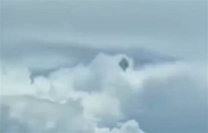 Unbelievable video captured from plane is called 'best UFO footage ever'