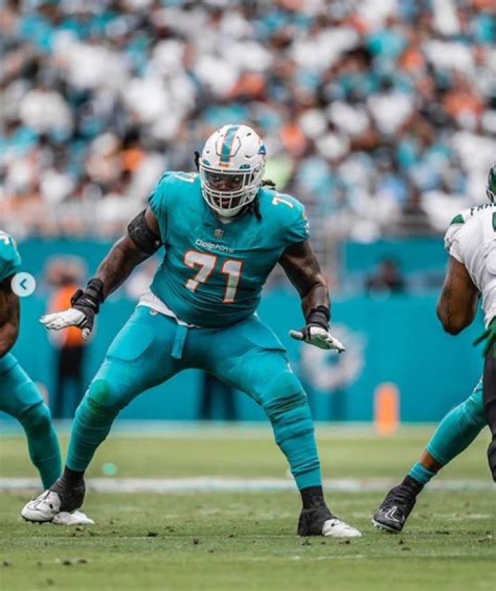 Who is Buffalo Brandon Shell Dating? His Girlfriend, Relationship, Parents, Family, Net Worth