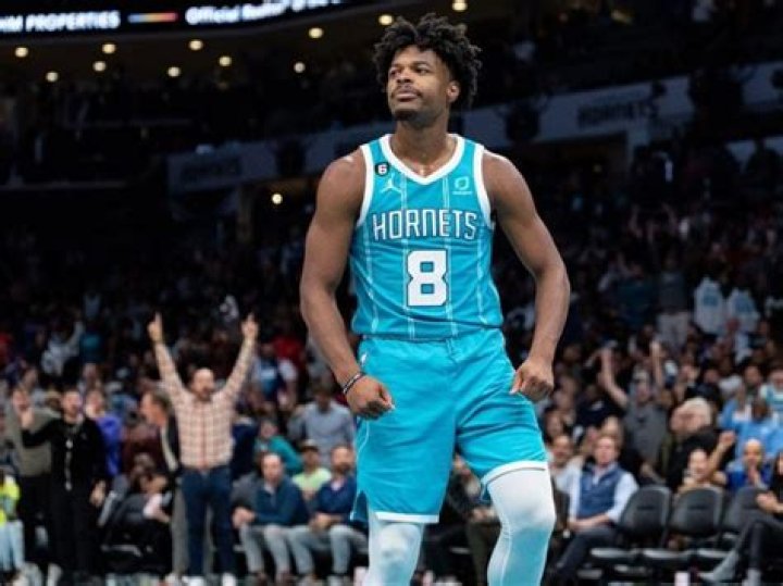 Who is Dennis Smith Jr. Girlfriend? His parents, family, jersey, salary