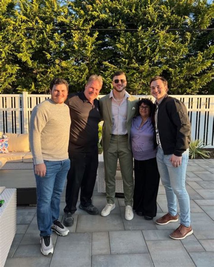 Who is Robyn Haines, Jeremy Ruckert girlfriend? His parents, family, contract, salary, networth