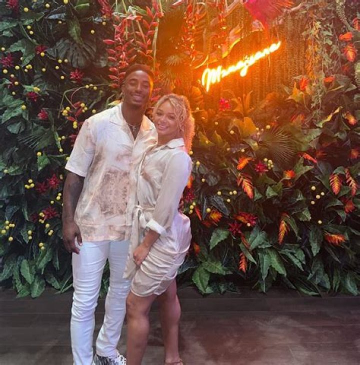 Who is that Cheerleader, Jordan Whitehead Dating? His Parents, Family, Salary, Jersey