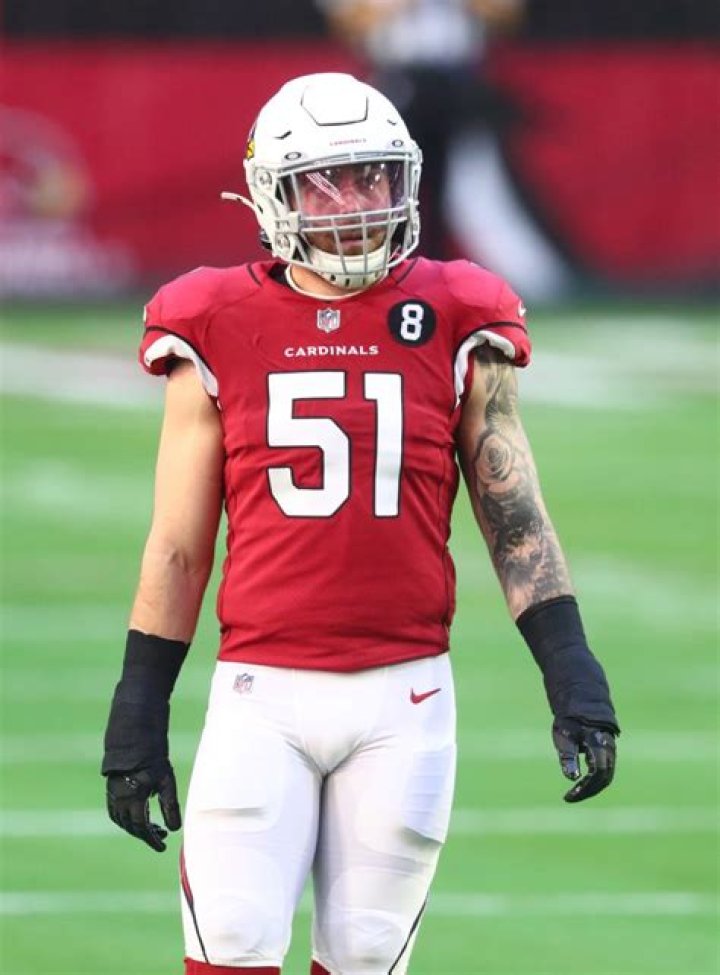 Who is the Girlfriend of Tanner Vallejo? His Parents, Family, Salary, Jersey