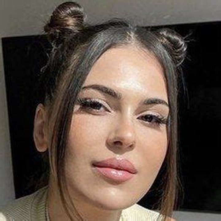 Is AJ Tracey dating Yungpeppermint?